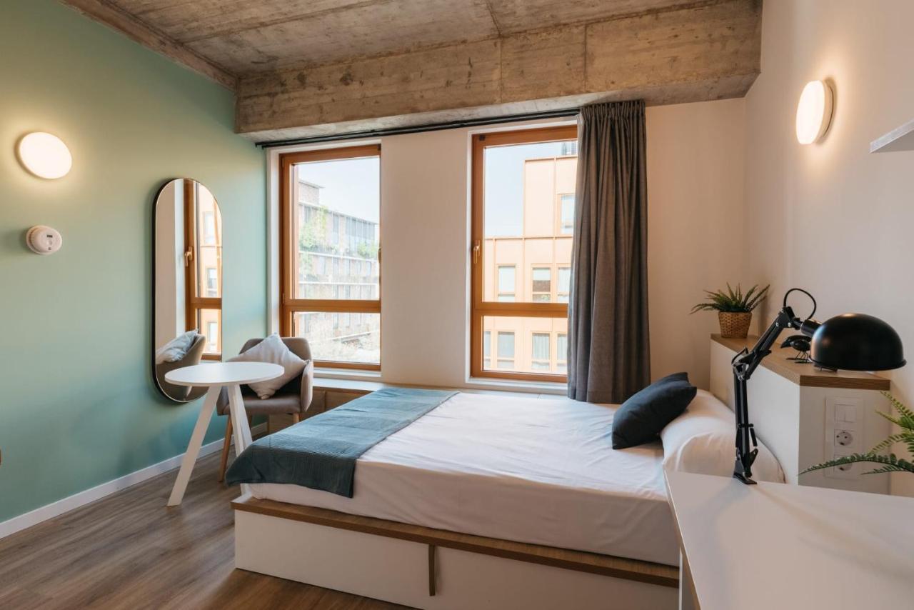 For Students Studying In Barcelona Only - Stunning Spacious Studios And Private Rooms At Pallars Student Accommodation Екстериор снимка
