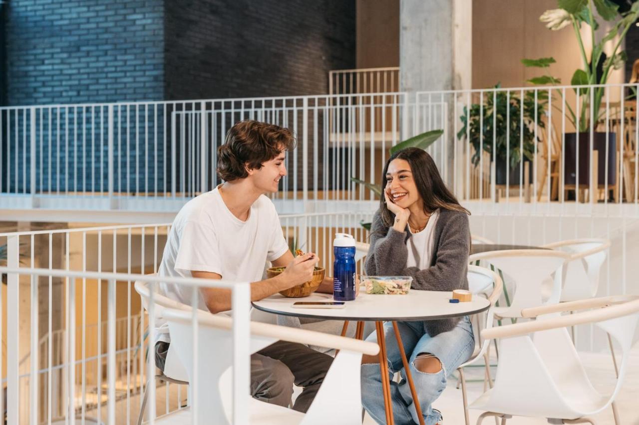 For Students Studying In Barcelona Only - Stunning Spacious Studios And Private Rooms At Pallars Student Accommodation Екстериор снимка