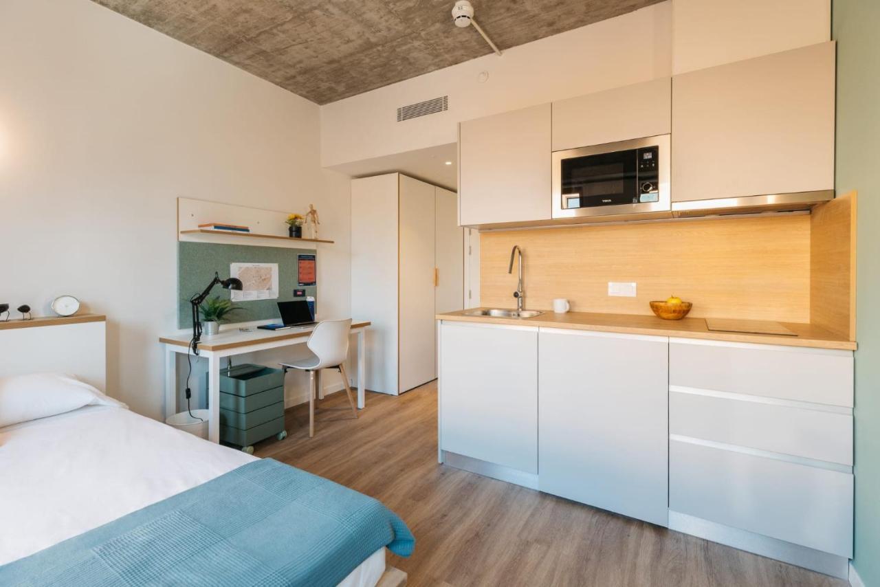 For Students Studying In Barcelona Only - Stunning Spacious Studios And Private Rooms At Pallars Student Accommodation Екстериор снимка