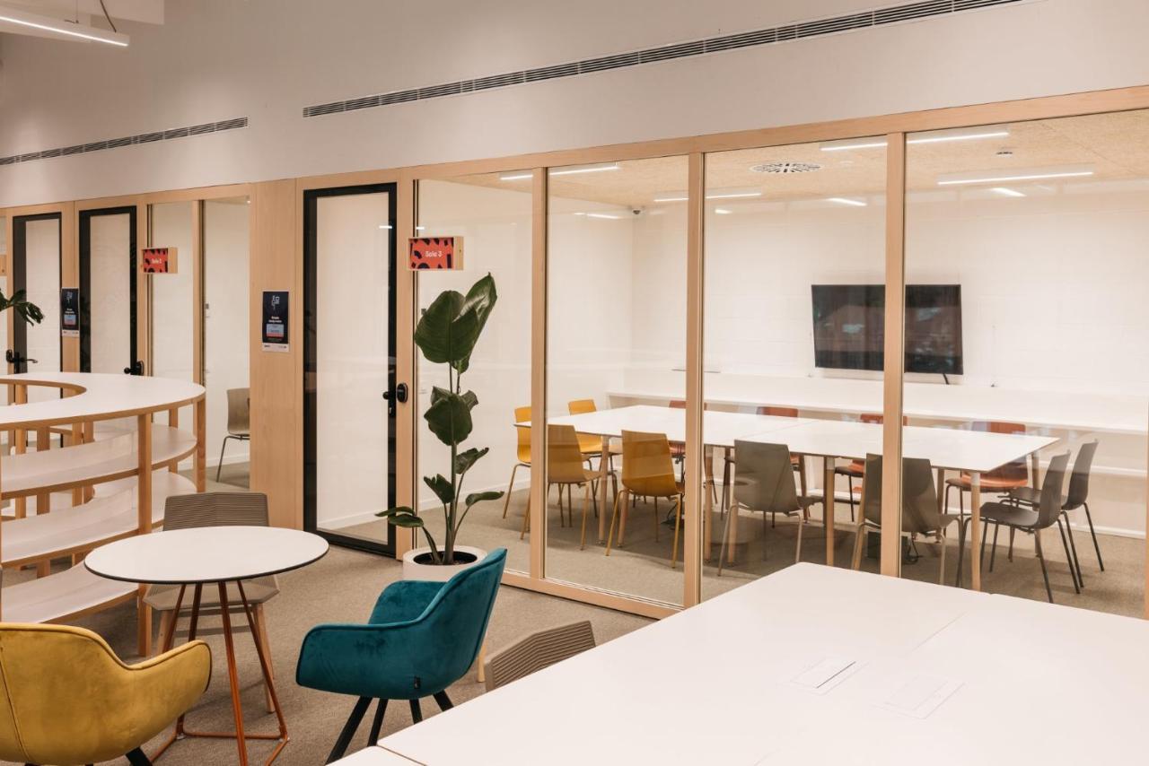 For Students Studying In Barcelona Only - Stunning Spacious Studios And Private Rooms At Pallars Student Accommodation Екстериор снимка