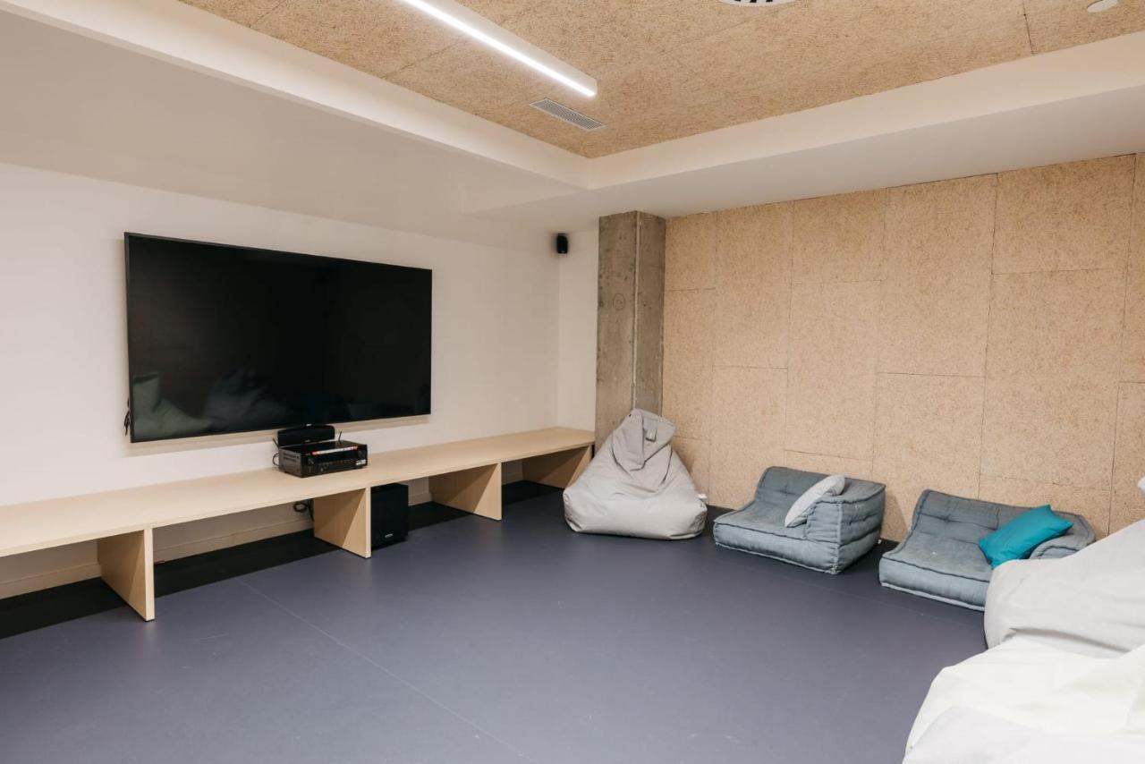 For Students Studying In Barcelona Only - Stunning Spacious Studios And Private Rooms At Pallars Student Accommodation Екстериор снимка