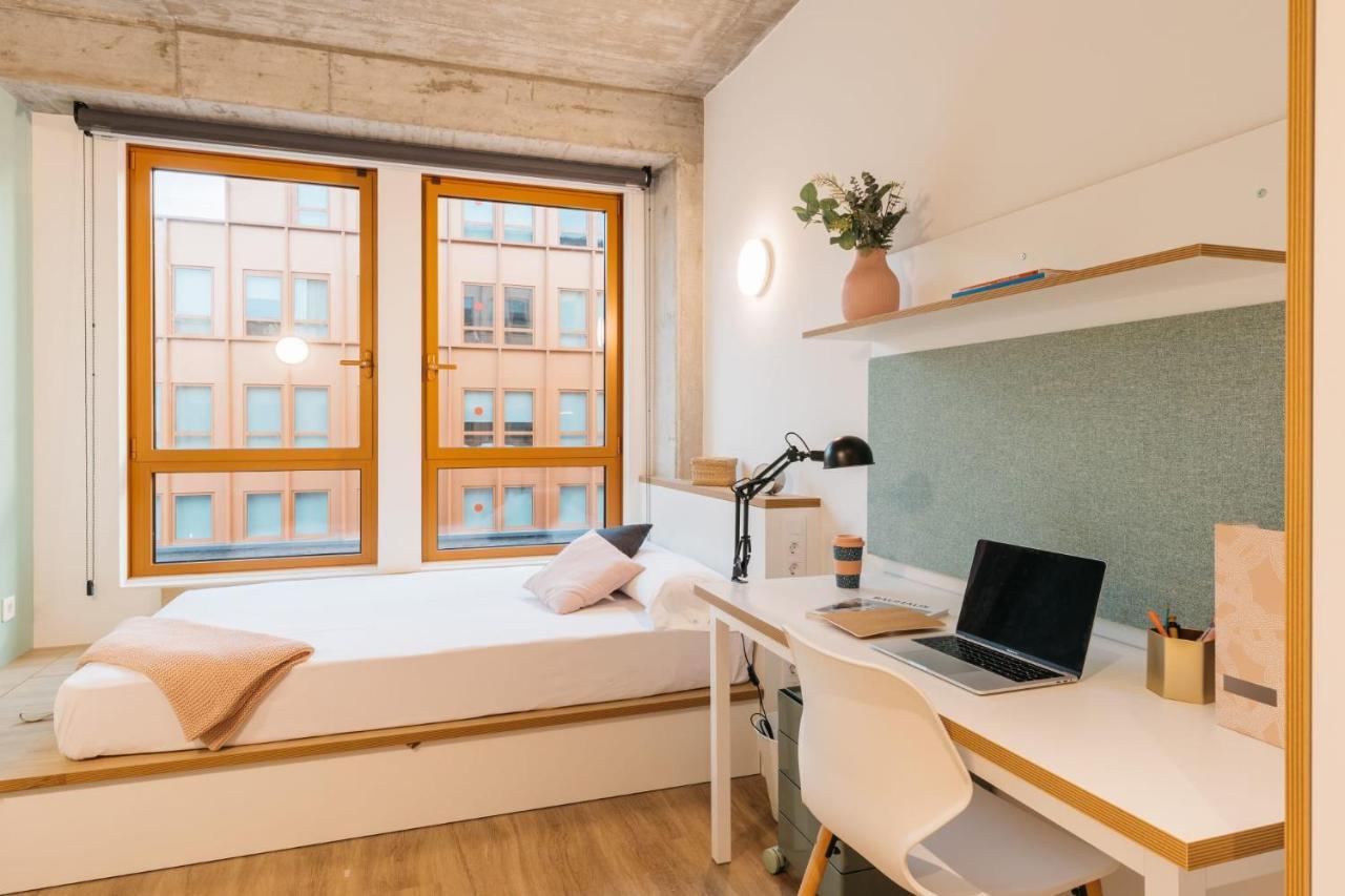 For Students Studying In Barcelona Only - Stunning Spacious Studios And Private Rooms At Pallars Student Accommodation Екстериор снимка